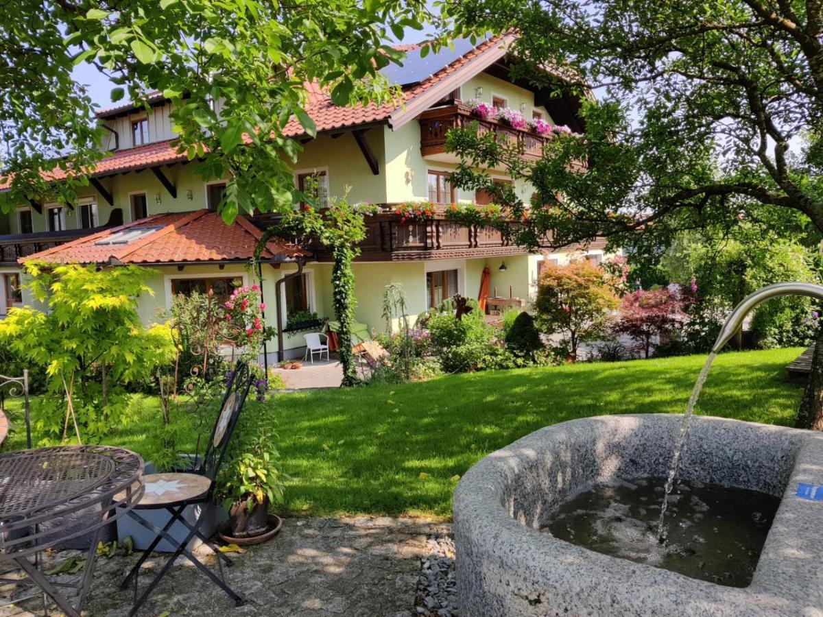 Pension Holzapfel Sankt Georgen im Attergau Exteriör bild