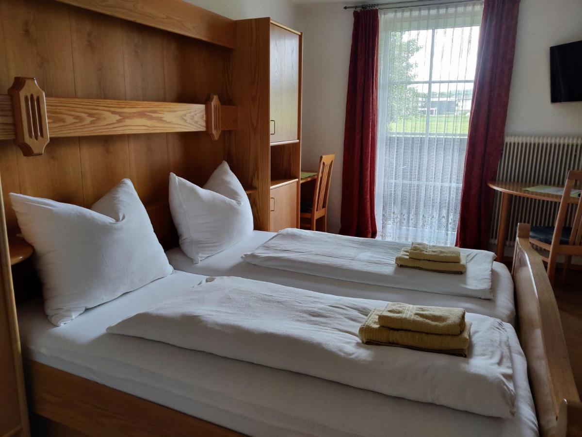 Pension Holzapfel Sankt Georgen im Attergau Exteriör bild